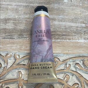 Bath & Body Works Vanilla Ease Hand Cream - Purple and Gold